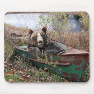 Happy Bear in einem rauschigen Rowboat Mousepad