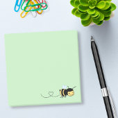 Happy Bee Buzzing auf Green Post-it Klebezettel