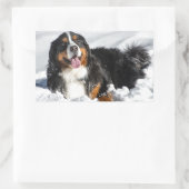Happy Bernese Mountain Hund im Winter Schnee Rechteckiger Aufkleber (Tasche)