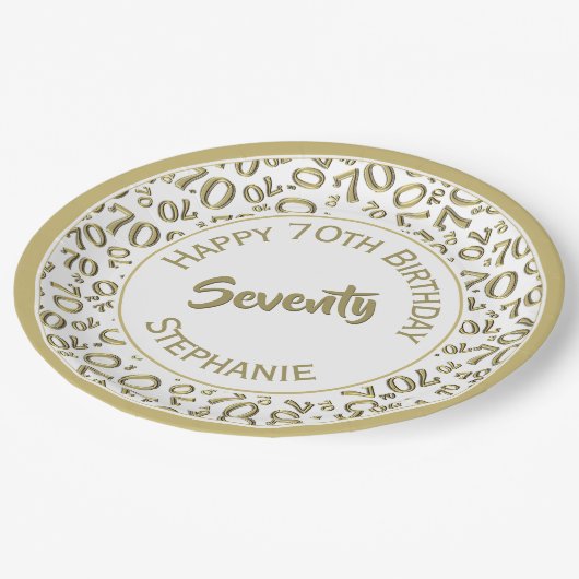 Happy Birthday 70. Gold/White Number Pattern Pappteller (Schrägansicht)