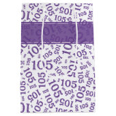 Happy Birthday Age 105 Number Pattern Purple/White Mittlere Geschenktüte (Rückseite)
