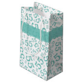 Happy Birthday Age 55 Number Pattern Aquamarin/wei Kleine Geschenktüte (Rückseite Schrägansicht)
