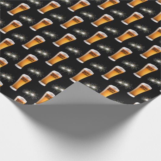 Happy Birthday Beer mit Sparklern Geschenkpapier (Ecke)