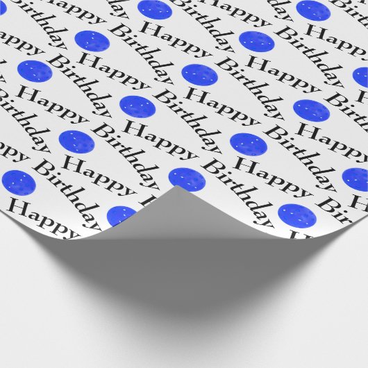 Happy Birthday Blue Pickleballs auf Weiß Geschenkpapier (Ecke)