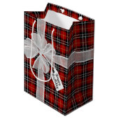 Happy Birthday Bow auf Tartan Kariert Mittlere Geschenktüte (Vorderseite Schrägansicht)