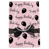 Happy Birthday Bow und Black Balloons Mittlere Geschenktüte (Vorderseite)