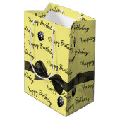 Happy Birthday Bow und Polka Dot Balloons Mittlere Geschenktüte (Rückseite Schrägansicht)