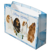 Happy Birthday Cavalier King Charles Spaniels Große Geschenktüte (Rückseite Schrägansicht)