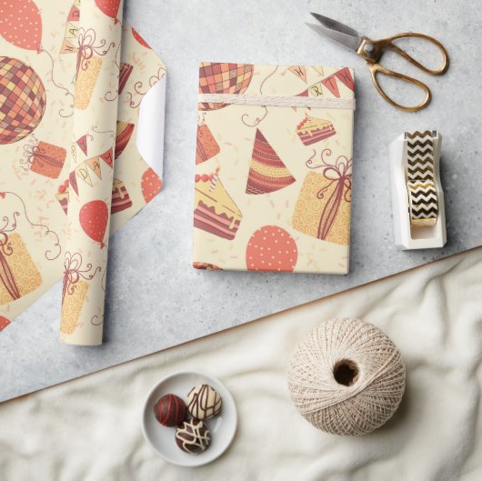 Happy Birthday Cream Geschenkpapier (Kunsthandwerk)