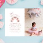 Happy Birthday Custom Foto Little Girls Party Einladung<br><div class="desc">Unsere Geburtstagsveranstaltung mit dem Foto Ihrer Tochter ist die ideale Wahl für Ihre Geburtstagsfeier. Das Design ist modern und süß und verfügt über ein individualisierbares Foto auf der rechten Seite und Text auf der links Seite mit einem schönen Aquarellbild. Der Text, der zwischen zwei verschiedenen Rose wechselt, ist vollständig anpassbar....</div>