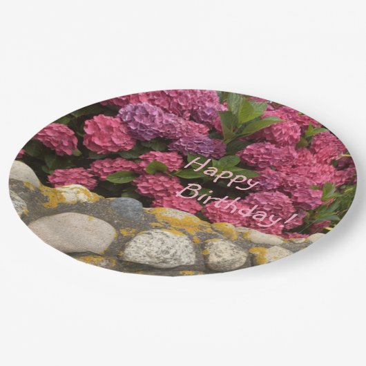 Happy Birthday Fuchsia Hydrangea Pappteller (Schrägansicht)