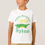 Happy Birthday Gator Alligator Croc Crocodile T-Shirt<br><div class="desc">Das Design enthält eine originale Marker-Abbildung eines grün grinsenden Alligators. Dieses Design ist auch auf anderen Produkten erhältlich. Auch die Gestaltung der Projekte wird koordiniert. Sehen Sie nicht,  wonach Sie suchen? Brauchen Sie Hilfe bei der Anpassung? Kontaktieren Sie Rebecca,  um etwas für Sie entworfen zu haben.</div>