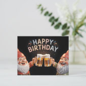 "Happy Birthday" Gnomes Toasting Beer Mugs Postkarte (Stehend Vorderseite)