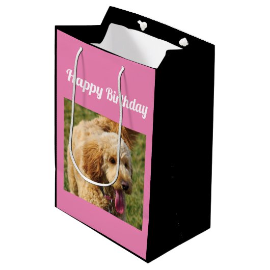 Happy Birthday Goldendoodle Hund Mittlere Geschenktüte (Vorderseite Schrägansicht)