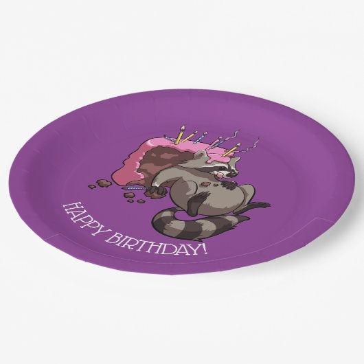 Happy Birthday Greedy Raccoon Cake Cartoon Pappteller (Schrägansicht)