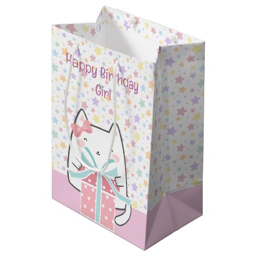 Happy Birthday Kawaii Katze mit Geschenkboxen Mittlere Geschenktüte (Vorderseite Schrägansicht)
