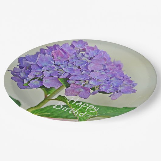 Happy Birthday Lavender Hydrangea Pappteller (Schrägansicht)