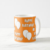Happy Birthday mit Balloons Orange Hintergrund Kaffeetasse (VorderseiteRechts)