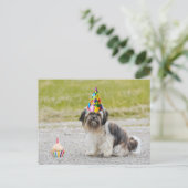 Happy Birthday Niedlich Hund mit Cupcake Postkarte (Stehend Vorderseite)