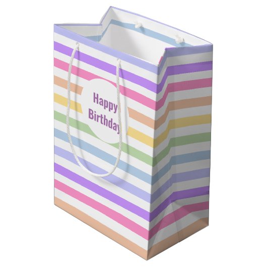 Happy Birthday Pastel Rainbow White Stripes Mittlere Geschenktüte (Rückseite Schrägansicht)