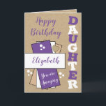 Happy Birthday phantastisch Daughter lila rustikal Karte<br><div class="desc">Herzlichen Glückwunsch zum Geburtstag phantastische Tochter. Fügen Sie ihren Namen und eine Nachricht hinzu. Lila und weiß gestaltet,  mit einem *Kraft-Hintergrund. *Real Kraft Karte wird nicht verwendet</div>