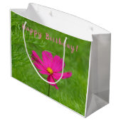 Happy Birthday Pink Cosmos Große Geschenktüte (Rückseite Schrägansicht)