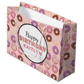 HAPPY BIRTHDAY Pink Iced Donuts Muster mit Namen Große Geschenktüte (Vorderseite Schrägansicht)