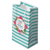 Happy Birthday Pink Rose Red White Petunia Streife Kleine Geschenktüte (Rückseite Schrägansicht)