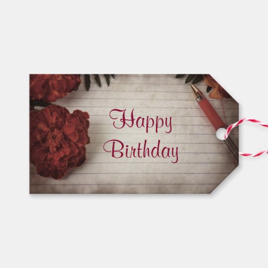 Happy Birthday Red Floral mit Pen und Papier Geschenkanhänger (Vorderseite (Horizontal))
