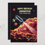 Happy Birthday Rocket Astronaut Kids Custom Card<br><div class="desc">Glückliche Birthday Rocket Astronaut Kids Personalize Custom Card ist eine großartige Geburtstagskarte für ein Kind,  das Platz,  Raketen und Astronauten mag. Es ist Zeit,  für ihren Geburtstag zu blasen. Personalisieren Sie es mit Ihren Informationen.</div>