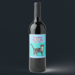 Happy Birthday Sie Cool Tabby Cat Mens Husband Weinetikett<br><div class="desc">Sie haben Tabby Cat Design Cool. Diese schöne Karte würde jeden Liebhaber von Katzen Anzug machen. Entworfen aus einer meiner originalen Tintenstift-Zeichnungen. Das wird bestimmt Spaß machen!</div>