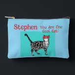 Happy Birthday Sie Cool Tabby Cat Mens Husband Zubehörtasche<br><div class="desc">Herzlichen Glückwunsch zum Geburtstag Sie Cool Tabby Cat Geburtstagskarte. Diese schöne Karte würde jeden Liebhaber von Katzen Anzug machen. Entworfen aus einer meiner originalen Tintenstift-Zeichnungen. Diese Karte wird sicher begeistert sein!</div>