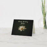 Happy Birthday Sister Elegant Daisy Folded Card Karte<br><div class="desc">Die frisch blühende Blüte zeichnet sich durch elegante Einfachheit auf dem dunklen Hintergrund dieser beeindruckenden Geburtstagskarte aus. Über der Blume erscheinen die Worte "Happy Birthday, Sister" in anpassbarem Text. Im Inneren der Karte die Worte "Glücklichen Geburtstag zu einer besonderen Schwester! Wir haben viele gute Zeiten miteinander geteilt - vielleicht bringen...</div>