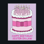 Happy Birthday Sister für Recht Cartoon Cake Postkarte<br><div class="desc">Ein großer Cartoon mit rosa-weißem Geburtstagskuchen auf mauvem Hintergrund mit den Worten 'Happy Birthday Schwesterschwester',  die unter dem Bild geschrieben sind.</div>
