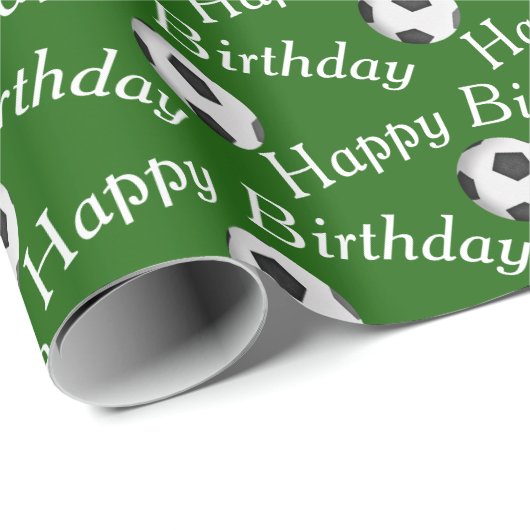Happy Birthday Soccer Balls on Green Geschenkpapier (Rolleneckpunkt)