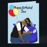Happy Birthday Son African American Card Karte<br><div class="desc">Diese coole Geburtstagskarte für einen Sohn zeigt ein junges amerikanisches Männchen,  das vor einem blauen Sportwagen posiert. Schicken Sie Ihrer Lieben eine Karte,  die zuverlässig ist und Ihre Nachricht so ausdrückt,  wie Sie es sich vorgestellt haben.</div>