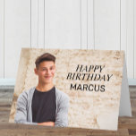 Happy Birthday Teen Boy Foto Eltern Geschwister Karte<br><div class="desc">"Glücklicher Geburtstag" Grußkarte für Jugendliche aus ihren Eltern und Geschwistern,  personalisiert mit seinem Foto (horizontal platziert) und Name. Die Innenseite dieser Karte gibt Ihnen Platz,  um zusätzliche Fotos zu platzieren und Ihre eigene spezielle Nachricht hinzuzufügen. Alles auf dieser Karte ist bearbeitbar. Kontaktieren Sie mich für Hilfe bei Ihrer Anpassung.</div>