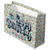Happy Birthday Typografie Große Geschenktüte (Vorderseite Schrägansicht)