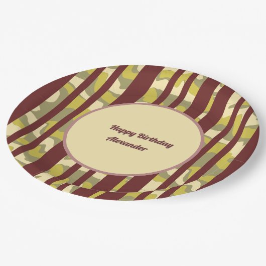 Happy Birthday Urban Camouflage Stripe Pattern Pappteller (Schrägansicht)