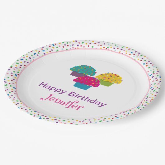 Happy Birthday Whimsical Mattiert Cupcake Pappteller (Schrägansicht)