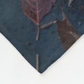 Happy Black Bar Tossing Blätter Fleecedecke (Ecke)