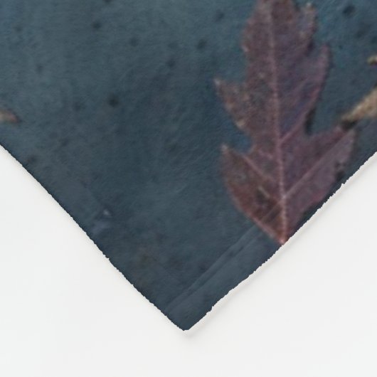 Happy Black Bar Tossing Blätter Fleecedecke (Ecke)