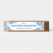 Happy Blue Daisies Floral Teacher Schreibtischnamensplakette (Vorderseite )