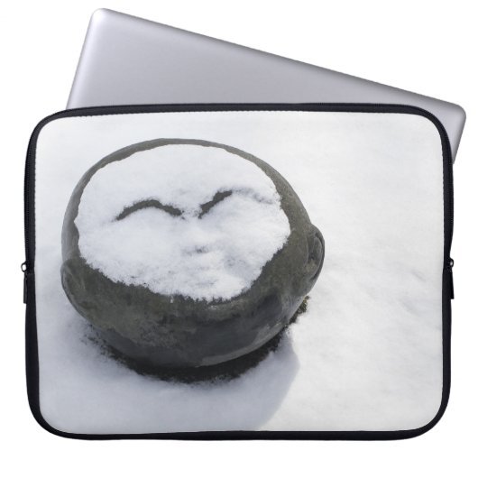 Happy Buddha mit schneegedämpft Laptopschutzhülle (Vorderseite)