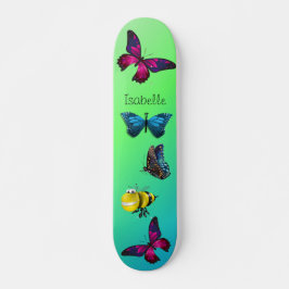 Happy Bumblebee mit schönen Schmetterlingen Skateboard