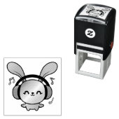 Happy Bunny mit Kopfhörern, die Musik hören. Permastempel (Beispiel)