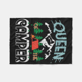 Happy Camper Funny Queen of the Camper Fleecedecke (Vorderseite (Horizontal))