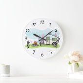 Happy Camper Trailer Große Wanduhr (Zuhause)