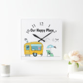 Happy Camper Trailer Hintergrund Quadratische Wanduhr (Zuhause)