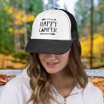 Happy Camper Truckerkappe<br><div class="desc">Erleben Sie den Geist des Abenteuers und die Freude am Leben im Freien mit unserem "Happy Camper" Kleid und Zubehör! Mit einer bezaubernden Grafik eines gemütlichen Zeltes inmitten kuscheliger bohischer Pfeile erfassen unsere Designs das Wesen der Wanderlust und Entdeckungen. Egal ob Sie ein erfahrener Abenteurer sind oder einfach nur die...</div>